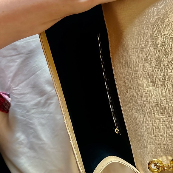 Saint Laurent Envelope Triquilt Large YSL Shoulder Bag in Grained Leather - Picture 4 of 5